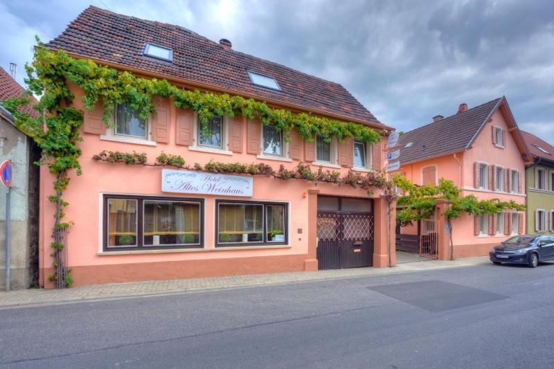 Hotel Altes Weinhaus Neustadt an der Weinstraße Esterno foto